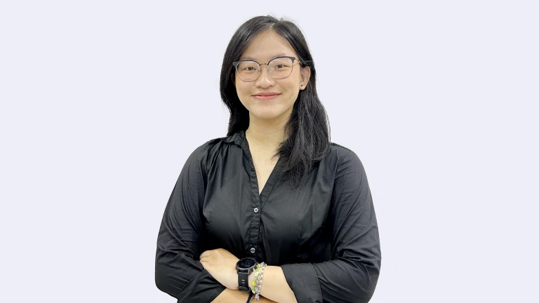 Vevi Julian - Brand Designer